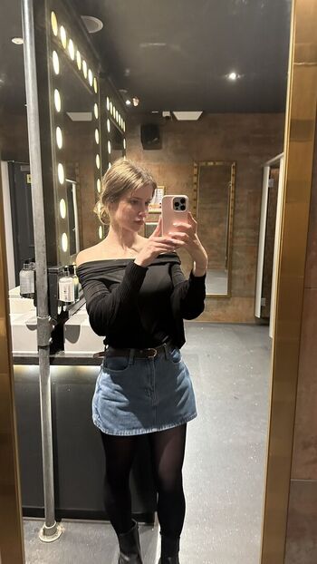 Full leaked Mira page private onlyfans photo