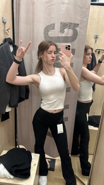 Full leaked Mira private onlyfans photo