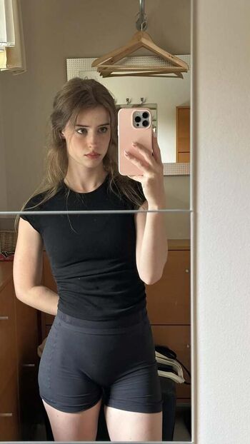 Full leaked Mira private onlyfans photo