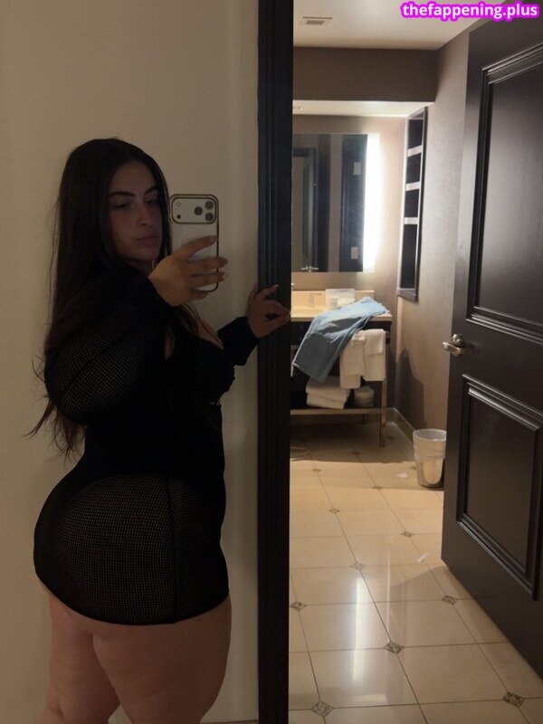 Mmmariiis Nude OnlyFans Photo #17