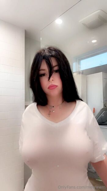 Full leaked Mollymew private onlyfans photo