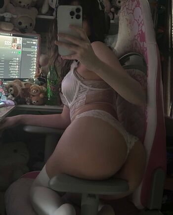 Full leaked Mollzbaz private onlyfans photo