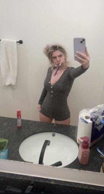 Full leaked Mommyhadly page private onlyfans photo