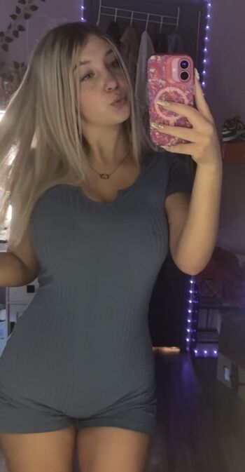 Full leaked Mommyhadly page private onlyfans photo