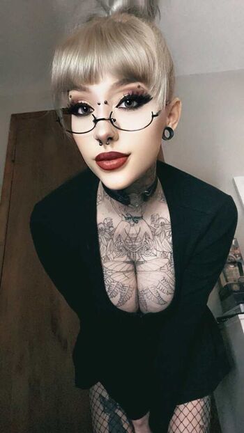 Full leaked Mommylilli private onlyfans photo