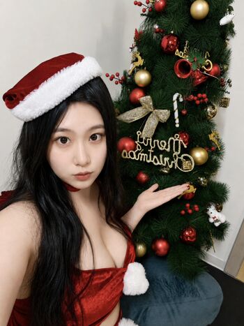 Full leaked Momoyih private onlyfans photo