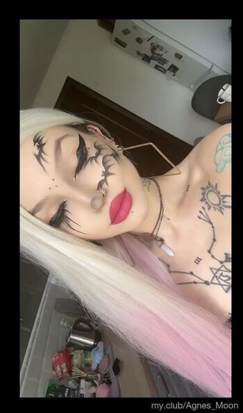 Full leaked Moonagnes private onlyfans photo