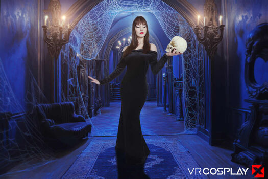 Morticia Cosplay