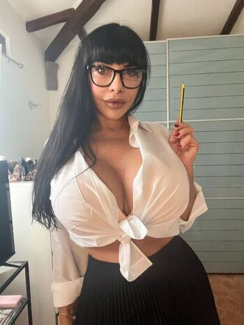 Full leaked Naima guidi private onlyfans photo