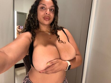 naiyah_rosen33