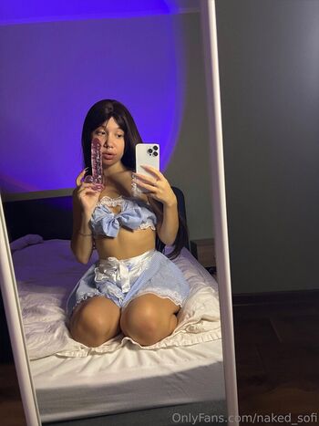 naked_sofi