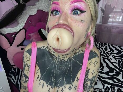 Nasty_bimbo