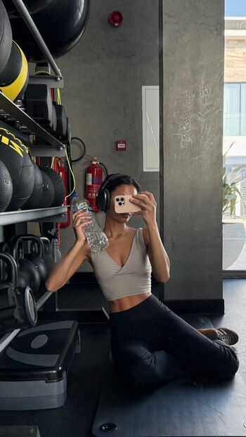 Nathalie Lok