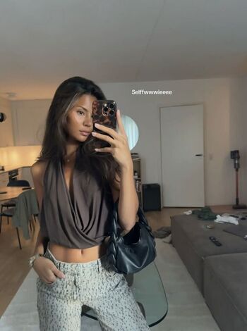 Full leaked Nathalie lok page private onlyfans photo