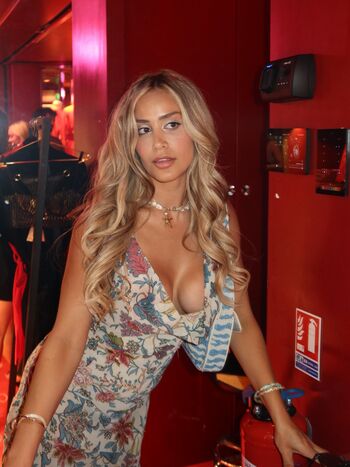 Full leaked Nhooph al areebi private onlyfans photo