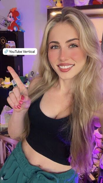 Nicki Taylor