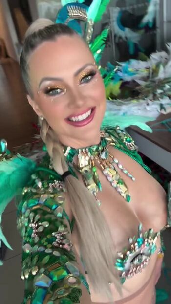 Nicole Arbour
