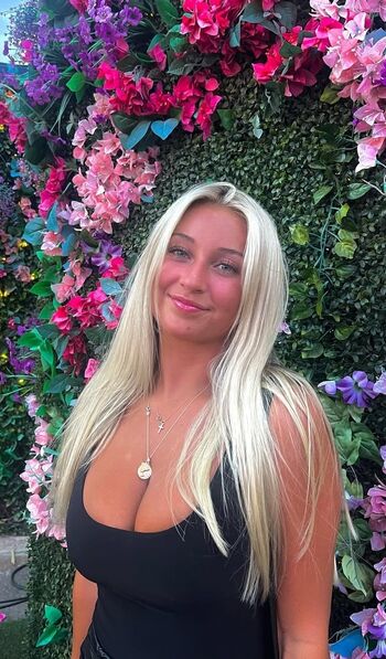 Full leaked Mia mulder/ private onlyfans photo