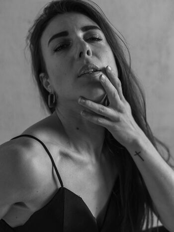 ninamissfit.model