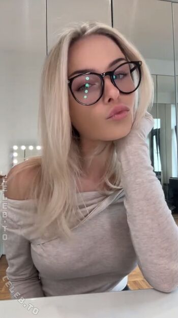 Full leaked Ninechenmaus private onlyfans photo