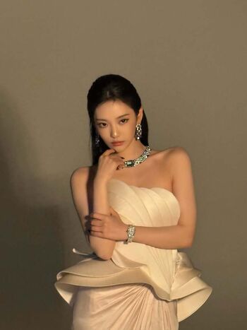Full leaked Ningning aespa page private onlyfans photo