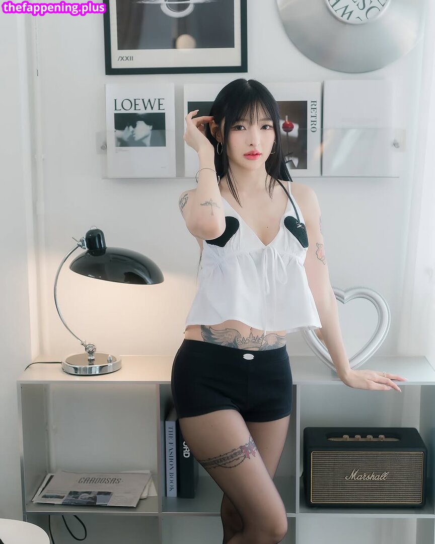 https: / nnewys Nahá OnlyFans fotografie #8