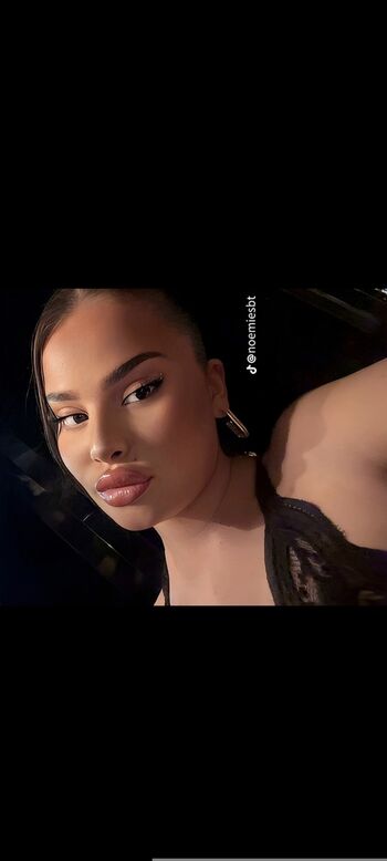 Full leaked Noemiesbtt private onlyfans photo