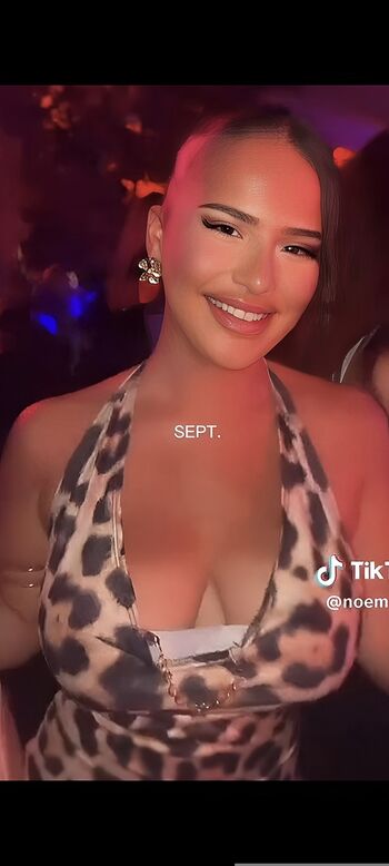 Full leaked Noemiesbtt private onlyfans photo