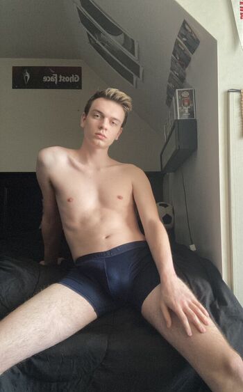 Full leaked Notyouraveragemom private onlyfans photo