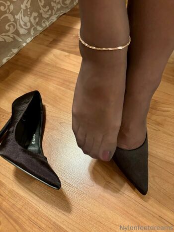 nylonfeetdreams