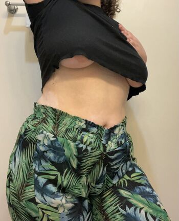 Full leaked Elyse myers/ private onlyfans photo