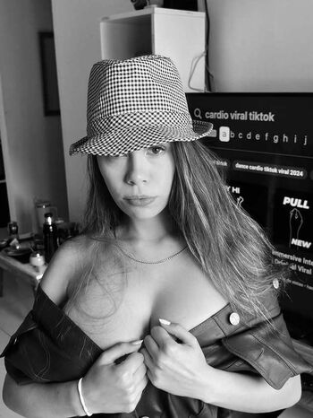 Full leaked Oliveracamila private onlyfans photo