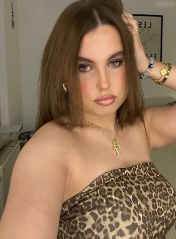 Full leaked Olwiaptl private onlyfans photo