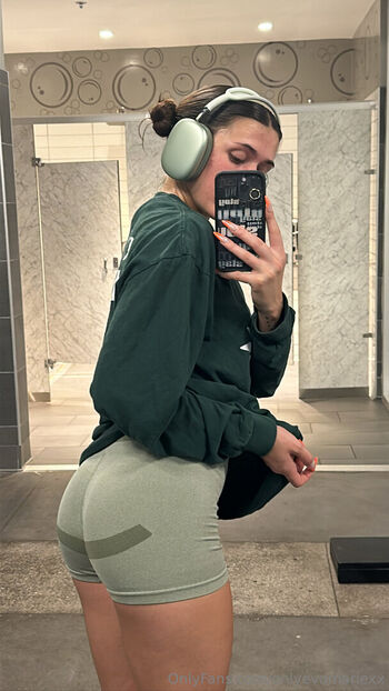 Full leaked Onlyevamariexx private onlyfans photo