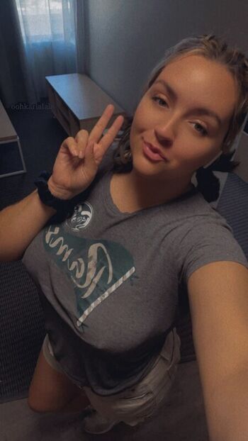 Full leaked Oohkarlalala private onlyfans photo