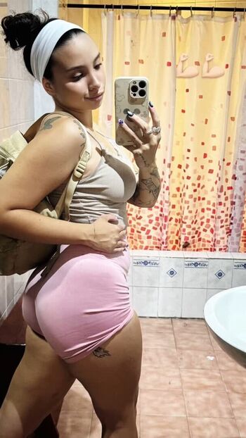 Full leaked Ornevictoriaa private onlyfans photo