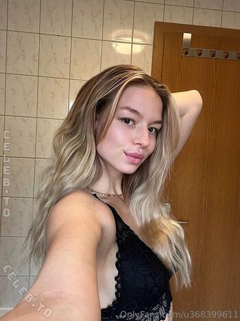 Full leaked Ossi desi  page private onlyfans photo