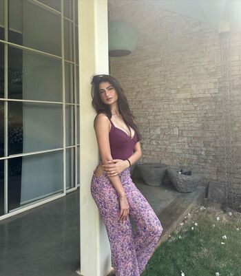 Full leaked Palak tiwari private onlyfans photo