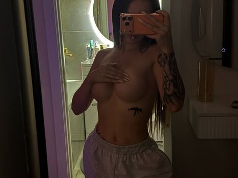 Full leaked Panamera private onlyfans photo