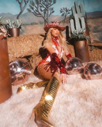 Full leaked Paris hilton private onlyfans photo