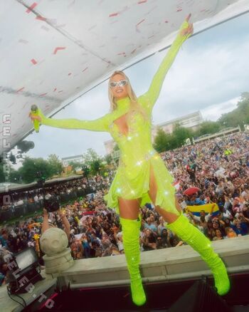 Full leaked Paris hilton page private onlyfans photo