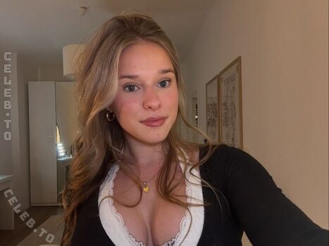 Full leaked Paula nstl private onlyfans photo