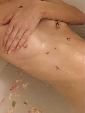 Full leaked Pearlcorridor private onlyfans photo