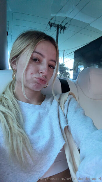 petiteblondemodel