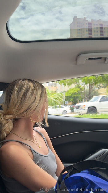 petiteblondemodel