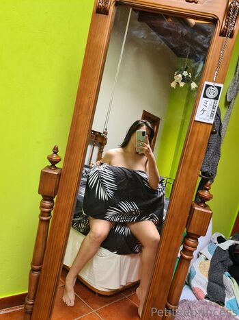 Full leaked Petiteeprincess private onlyfans photo