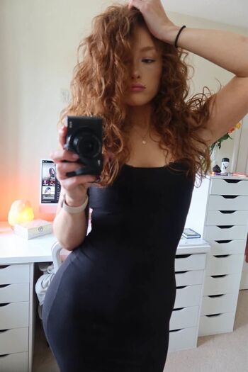 Full leaked Pheobeisginger page private onlyfans photo
