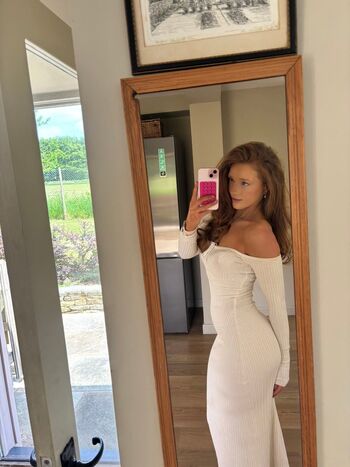 Full leaked Phoebeisginger private onlyfans photo