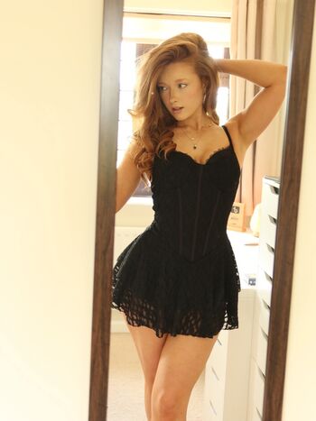 Full leaked Phoebeisginger private onlyfans photo