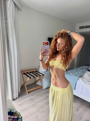 Full leaked Phoebeisginger private onlyfans photo